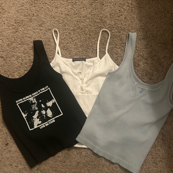 BRANDY MELVILLE/TANK TOP BUNDLE - Picture 1 of 4
